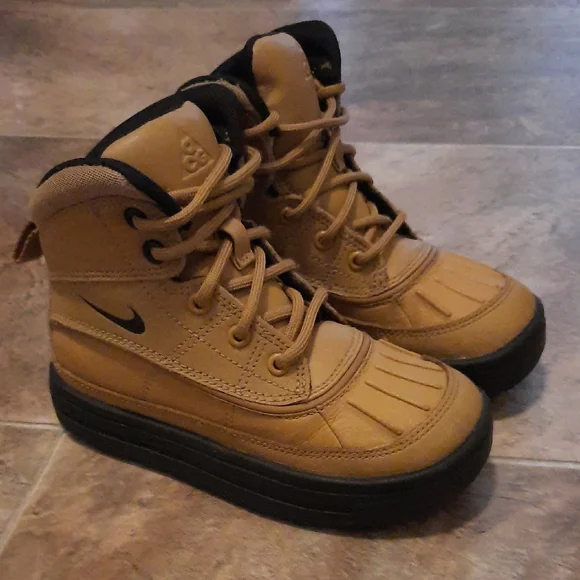 Nike ACG boots, size 11, tan - Picture 1 of 6
